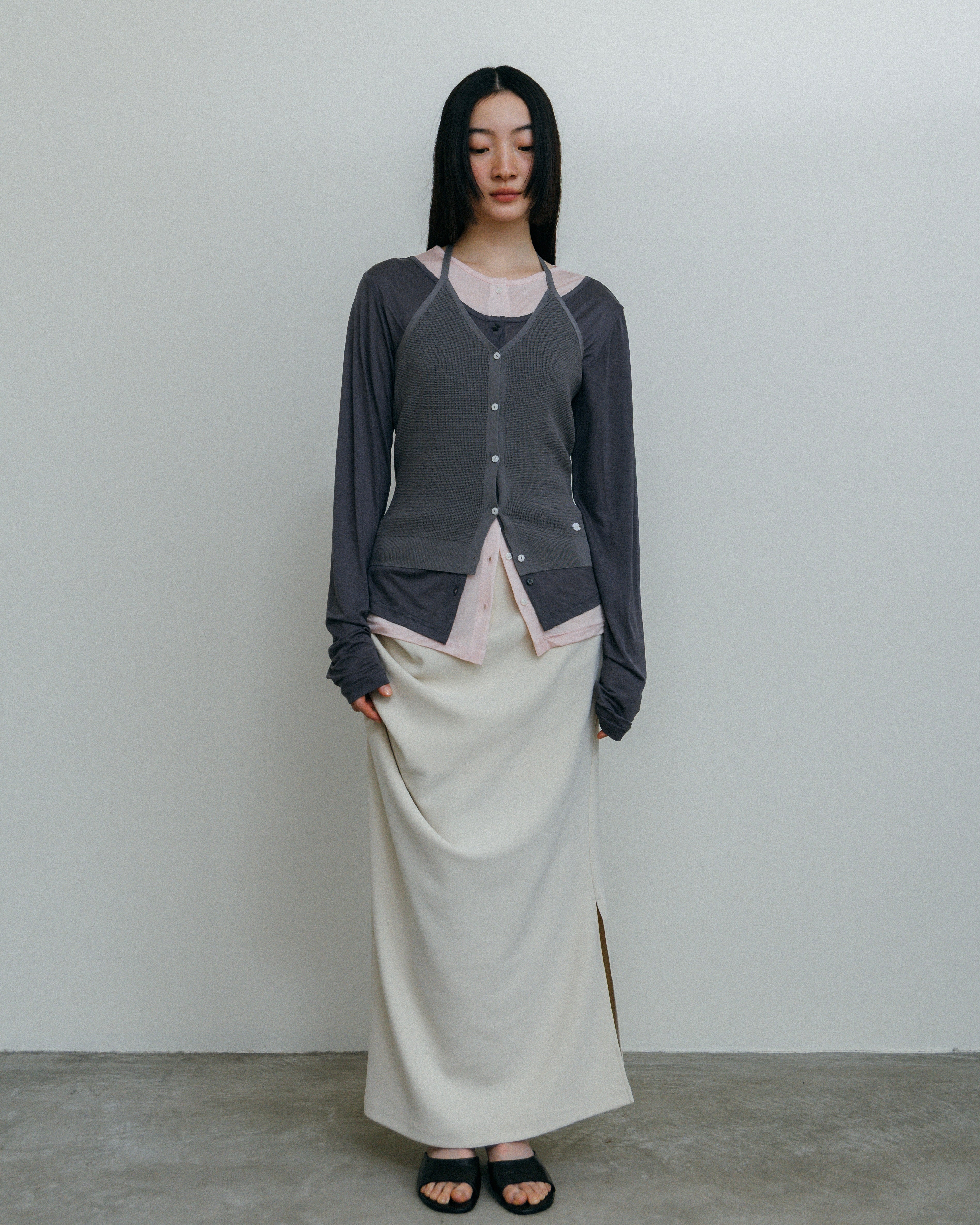 【専用】【新品・未使用】Muori Drape Slit Skirt black Drape Slit Skirt – newv | ヌーヴ