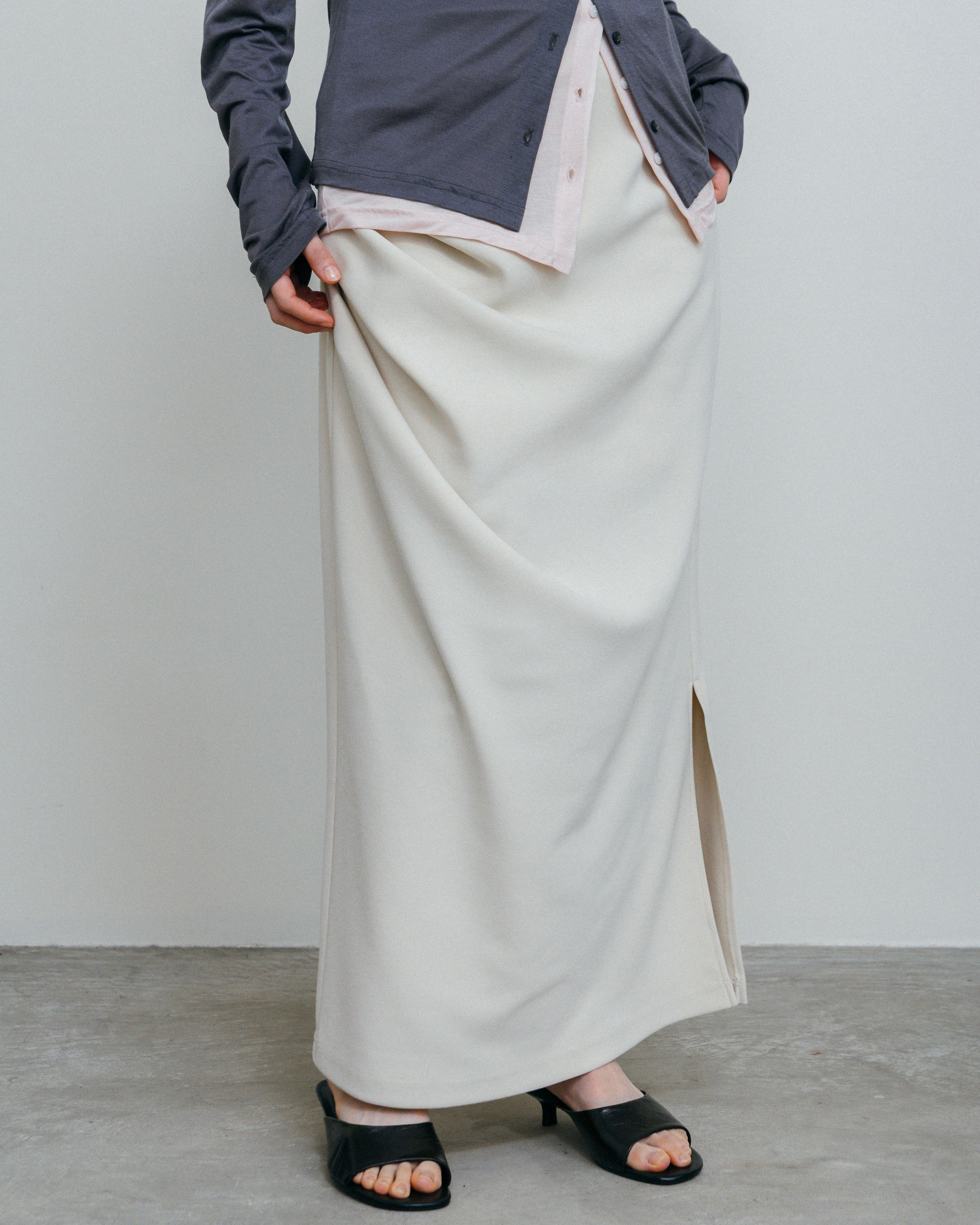 【専用】【新品・未使用】Muori Drape Slit Skirt black Drape Slit Skirt – newv | ヌーヴ